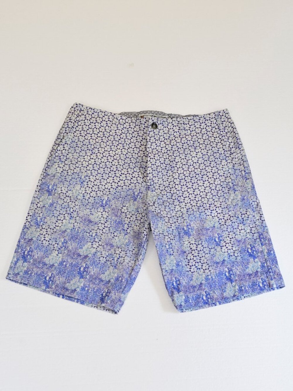 Old Bull Lee Men’s Blue Floral & Polka Dot Flat Front Shorts-NWOT